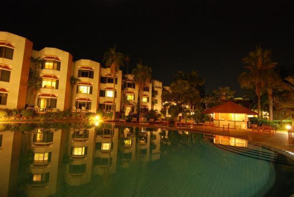 Palmeraie Beach Hotel, Rayong Ban Ang Exterior foto
